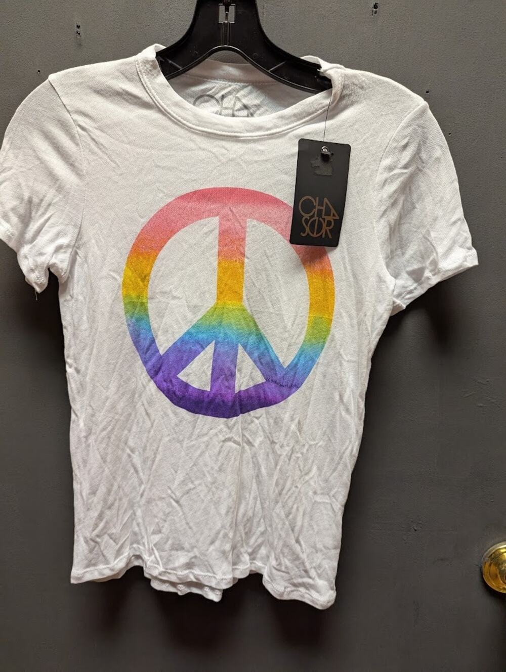 Chasor cotton Tshirt Size XS short sleeve graphic Tee rainbow Peace Sign NEW